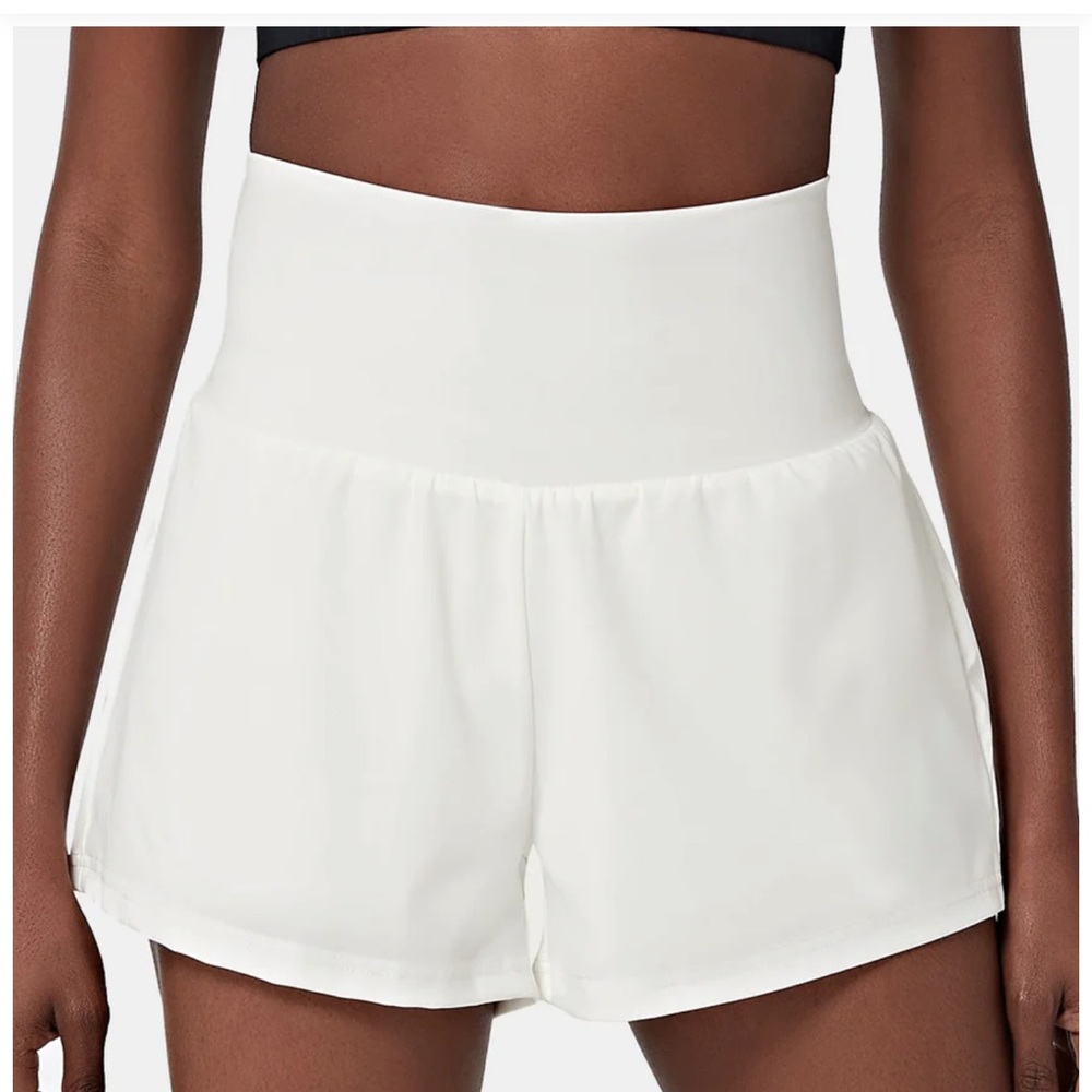 HALARA 2-in-1 White Gym Shorts